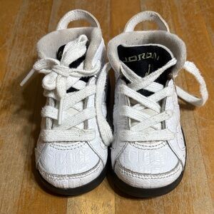 Nike Air Jordan Retro 6 Kids Sneakers